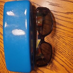 Kate Spade ♠️ Tortoise and Multicolor Sunglasses 🕶 with random blue case.